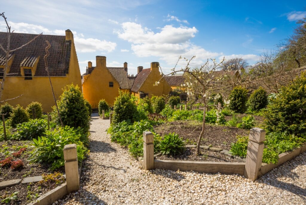 Culross Palace and gardens or Cranesmuir in Outlander tv series Scotland