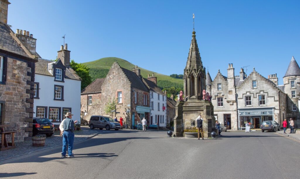 falkland town in fife Scotland where Outlander tv series filmed