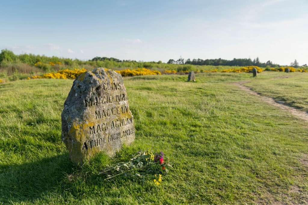 stone on culloden battlefiled where jacobites in scotland died