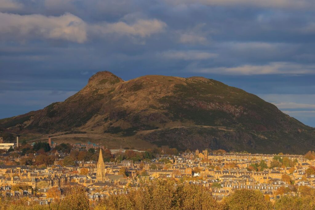 Arthurs seat in Edinburgh with the city of Edinburgh in front